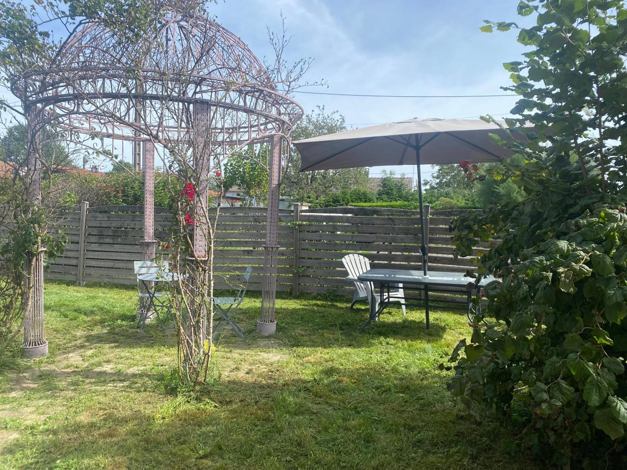 Hotel Le Clos Fleuri Revisite Champagney Exterior foto